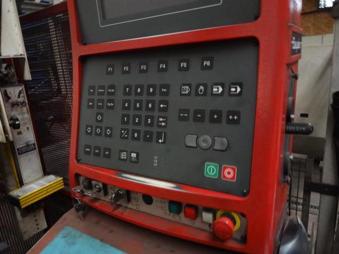 Utilisé Presse plieuse CNC marque BEYELER