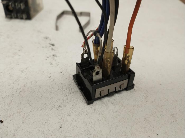 Used 10 lot OMRON LY2 DC24 Gen Purpose Relay,8 Pin,Square,24VDC(GHB1)