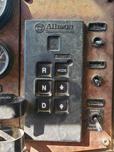 Used Peterbilt w/ Supreme 900T Vertical Feed Box - Allison Transmission