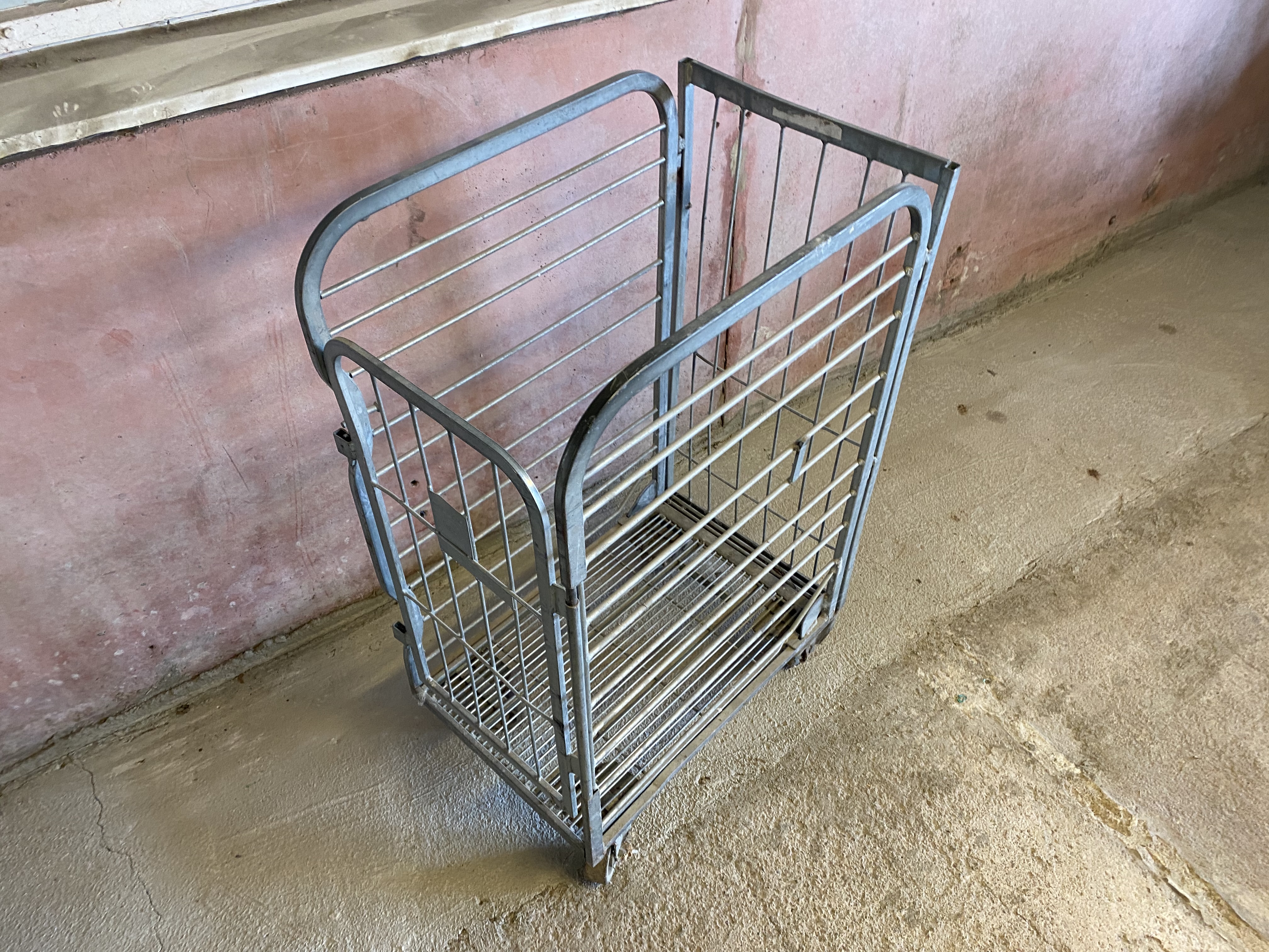 Begagnad Vagn 63x43cm