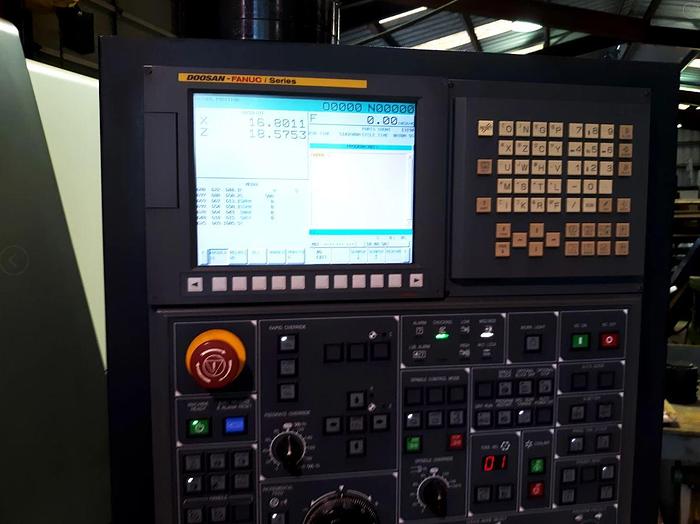 Used 2011 DOOSAN PUMA  DOOSAN PUMA 400LC WITH STEADY REST