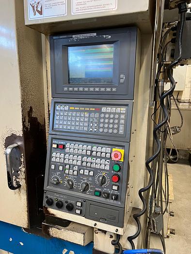 Used BRUGT VERTIKALT BEARBEJDNINGSCENTER FABR. OKUMA, MODEL MX-45 VAE