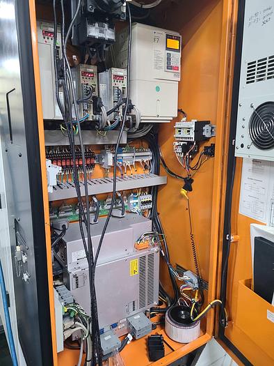 Used HURCO VERTICAL MACHINING CENTER