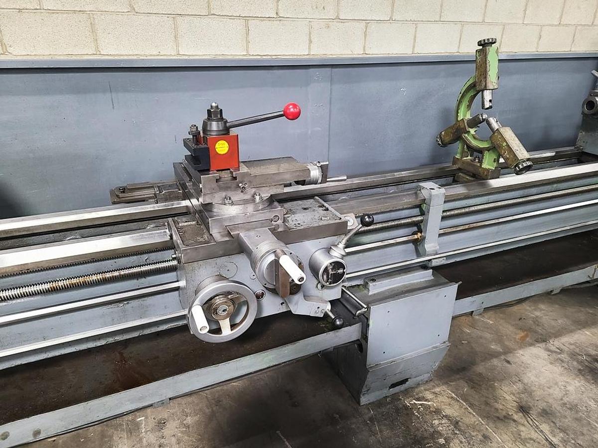 Used NARDINI GAP BED ENGINE LATHE