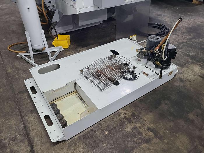 Used HAAS DUAL PALLET VERTICAL MACHINING CENTER