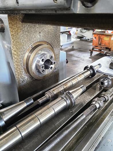 Used CINCINNATI HORIZONTAL / VERTICAL MILLING MACINE