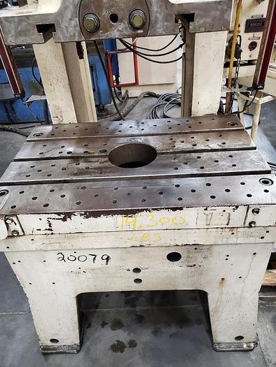 Used KOMATSU OPEN BACK STRAIGHT SIDE PUNCH PRESS