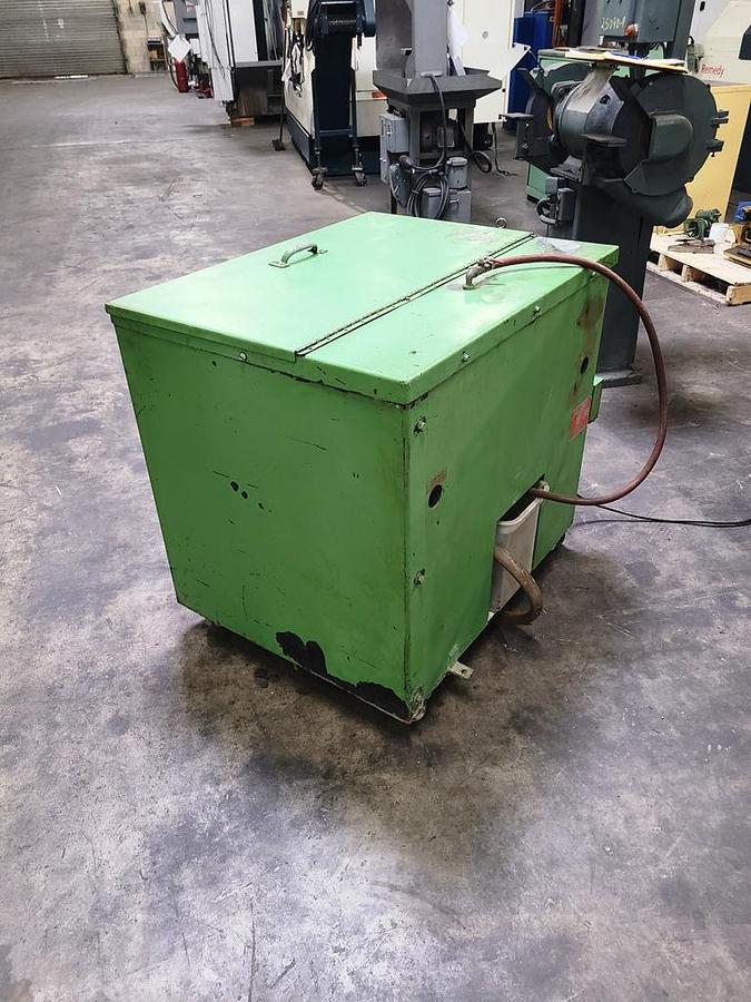 Used ULTRAMATIC VIBRATORY DEBURRER