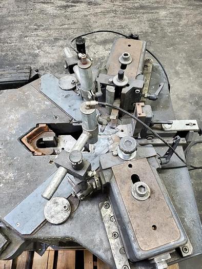 Used ELUMATIC CORNER CRIMPER