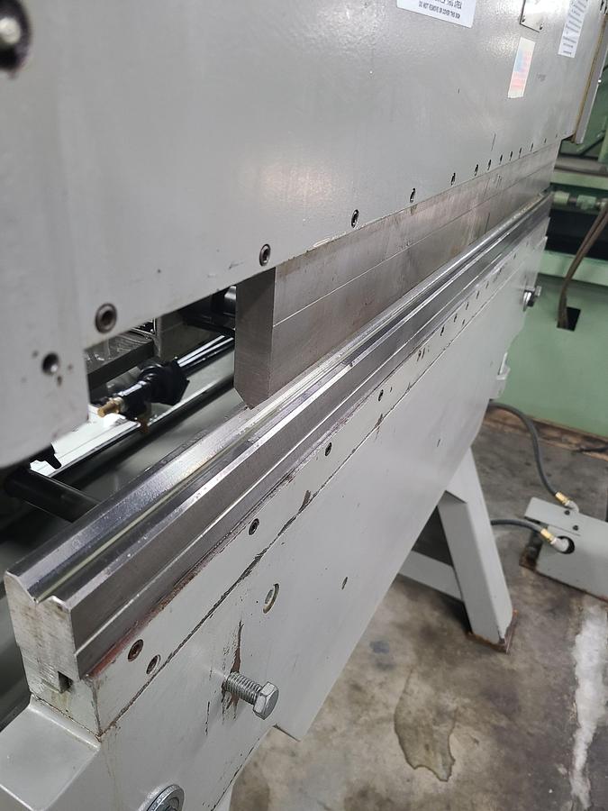Used 24 TON X 4' ATEK BANTAM PRESS BRAKE