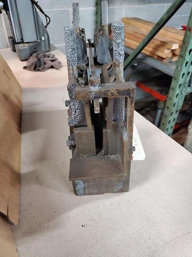 Used VMT CENTERLESS GRINDER WORK REST