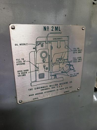 Used CINCINNATI HORIZONTAL / VERTICAL MILLING MACINE