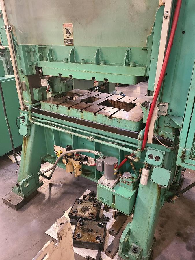 Used 32 TON PERKINS STRAIGHT SIDE SINGLE CRANK PRESS