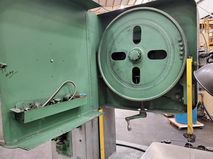 Used DOALL VERTICAL BAND SAW