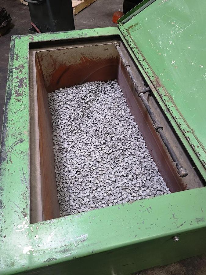 Used ULTRAMATIC VIBRATORY DEBURRER