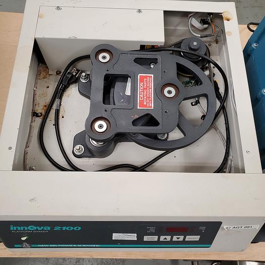 Used New Brunswick Scientific Innova 2100 Platform Shaker