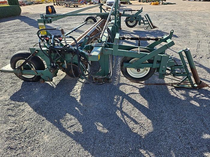 Used COSECHADORA CORTADORA DE FRIJOL MARCA PICKETT MODELO 8030-2-A