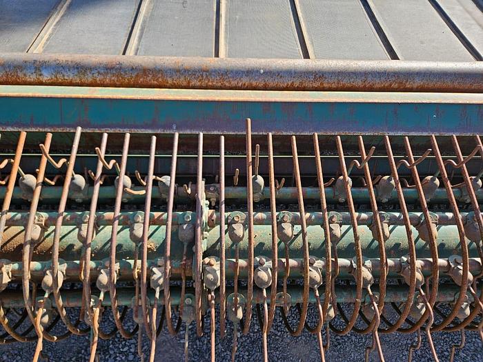 Used COSECHADORA CORTADORA DE FRIJOL MARCA PICKETT MODELO 8030-2-A