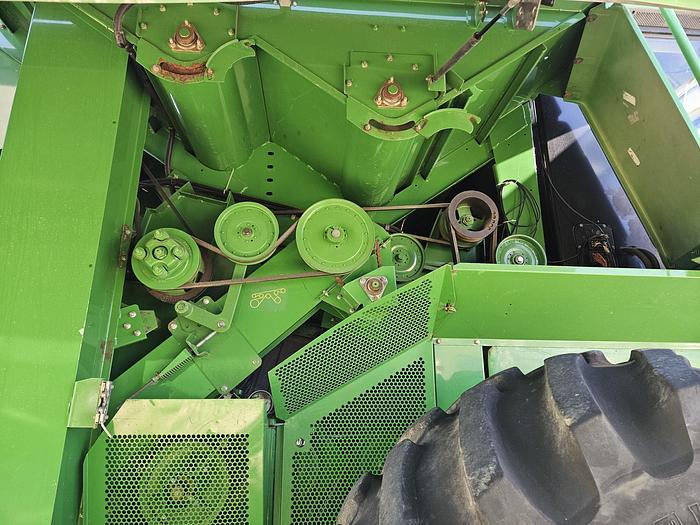 Used 2004 JOHN DEER 9760