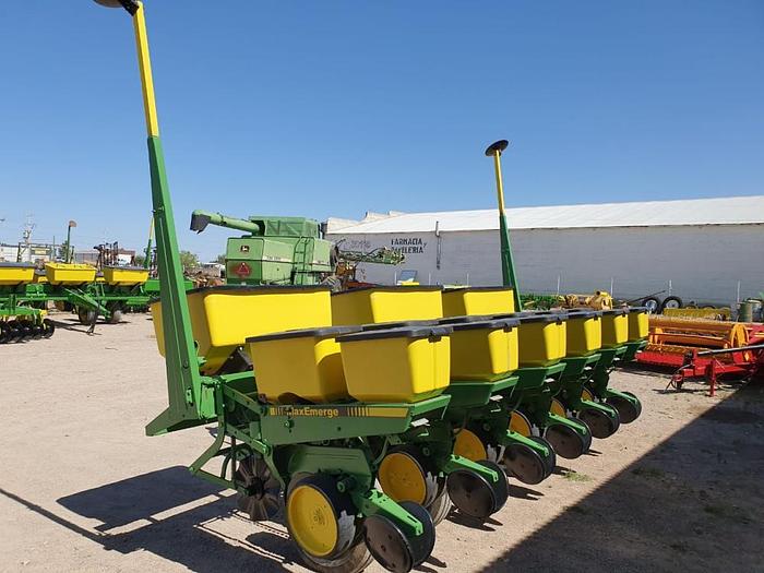 Usado Sembradora de surcos para maiz marca John Deere modelo 7000