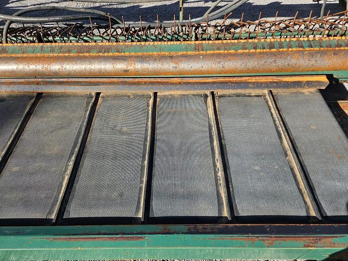 Used COSECHADORA CORTADORA DE FRIJOL MARCA PICKETT MODELO 8030-2-A