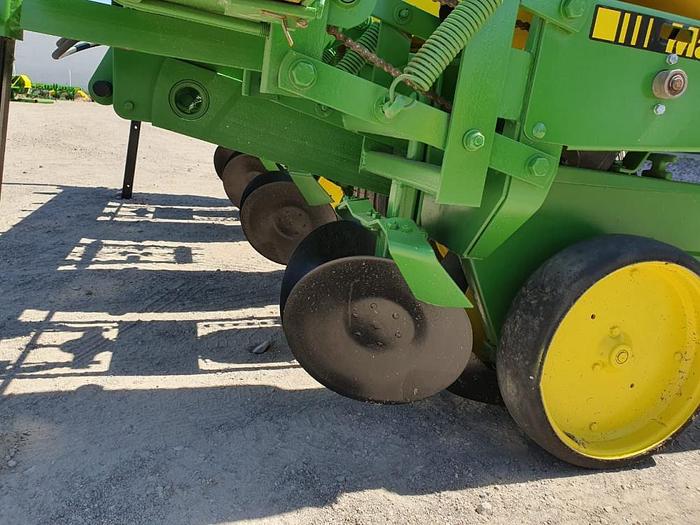 Usado Sembradora de surcos para maiz marca John Deere modelo 7000