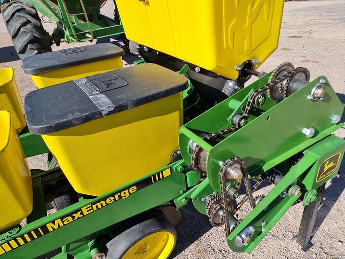 Used JOHN DEER 7100