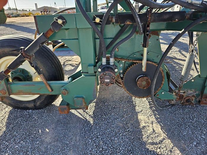 Used COSECHADORA CORTADORA DE FRIJOL MARCA PICKETT MODELO 8030-2-A