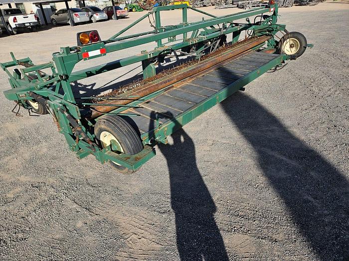 Used COSECHADORA CORTADORA DE FRIJOL MARCA PICKETT MODELO 8030-2-A