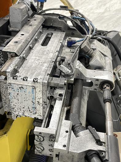 Used FANUC M900iA/350 6 AXIS ROBOT WITH 30iA CONTROLLER AND WEBBER SERVO SHEET METAL SCREW GUN