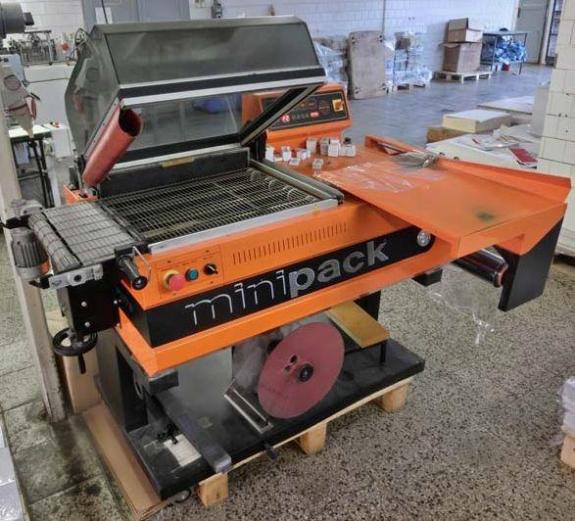Used Torre Minipack FM 76 A Digit semiautomatic hood shrinker 2009