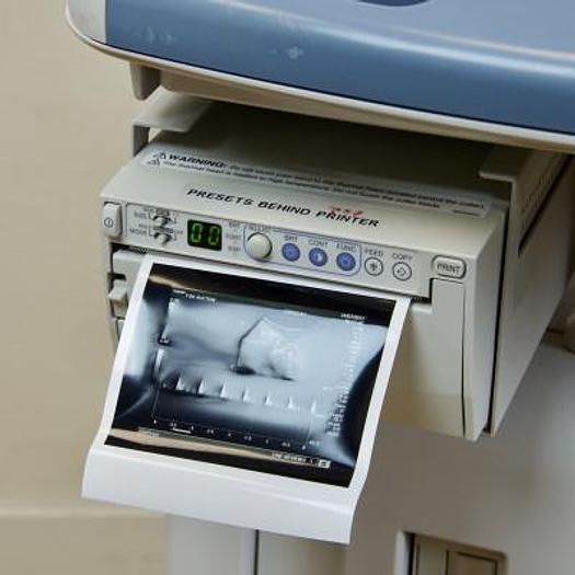 D'occasion ECHOGRAPHE COULEUR DOPPLER TOSHIBA NEMIO XG AVEC ECRAN PLAT ET 2 SONDES