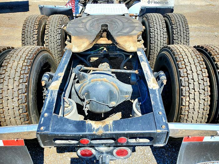 Used 2017 Freightliner Cascadia Truck w/ Sleeper