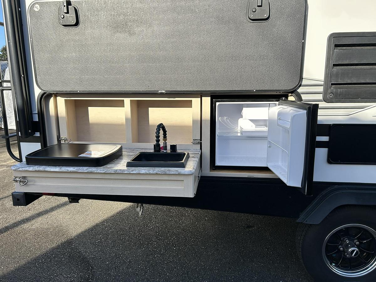 Used 2019 Winnebago Minnie 2201MB