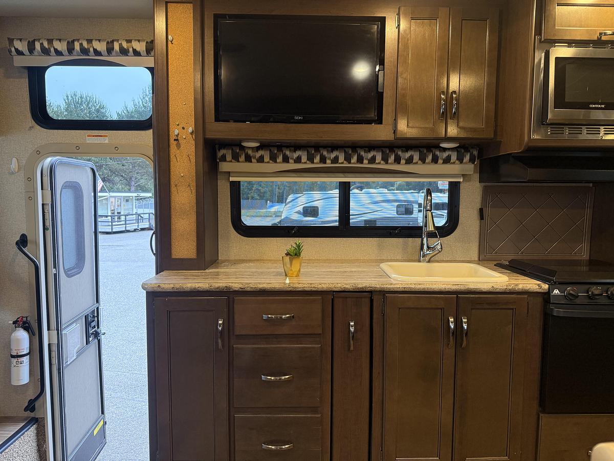Used 2017 Thor Ace 30.1