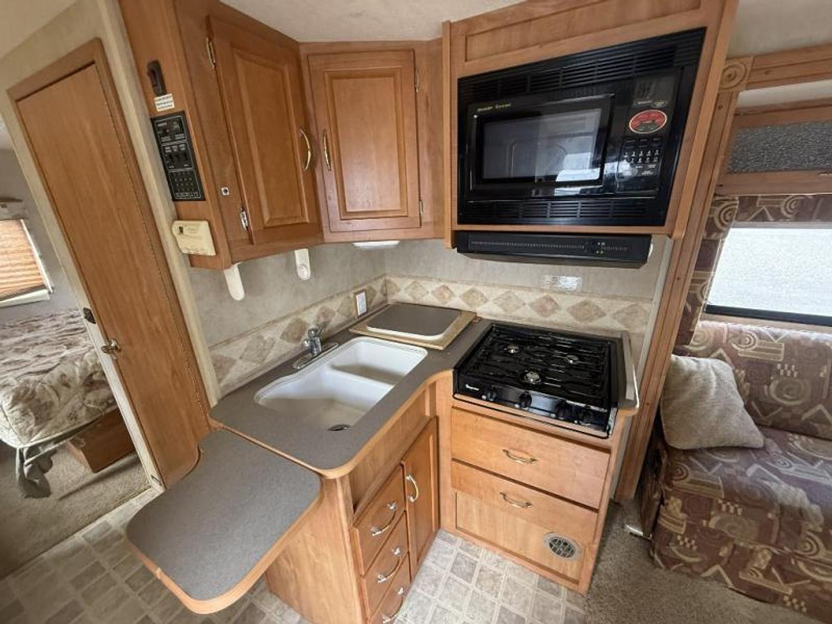 Used Used 2006 Itasca Spirit 29B