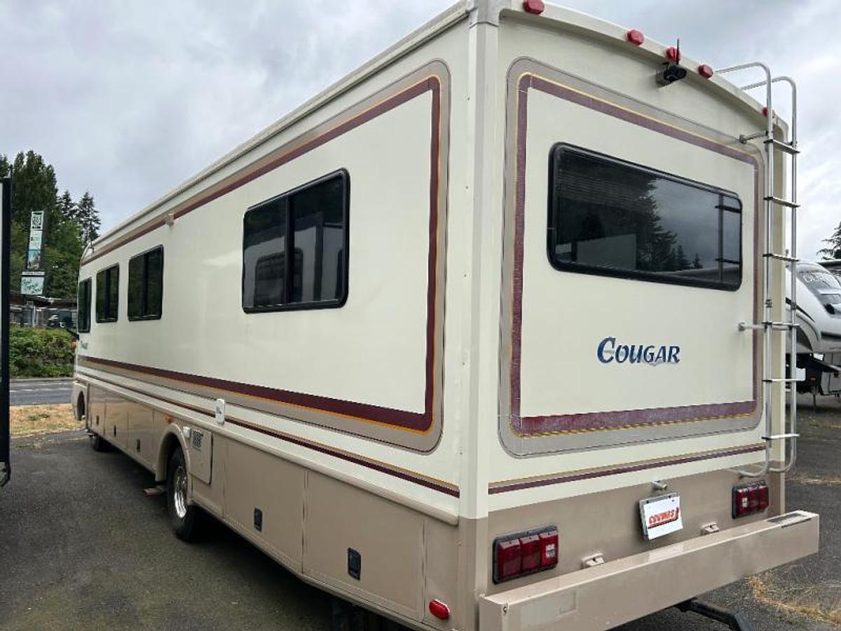 Used Used 1995 Fleetwood RV Bounder 32H