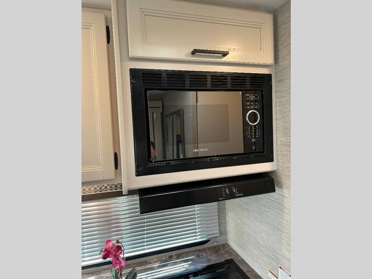 Used Used 2023 Thor Motor Coach Four Winds 25V