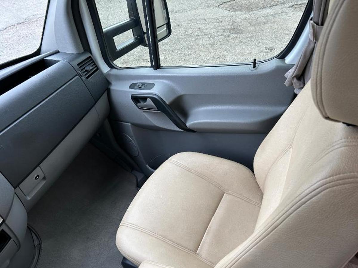 Used Used 2015 Leisure Travel Vans Unity 24MB 24MB