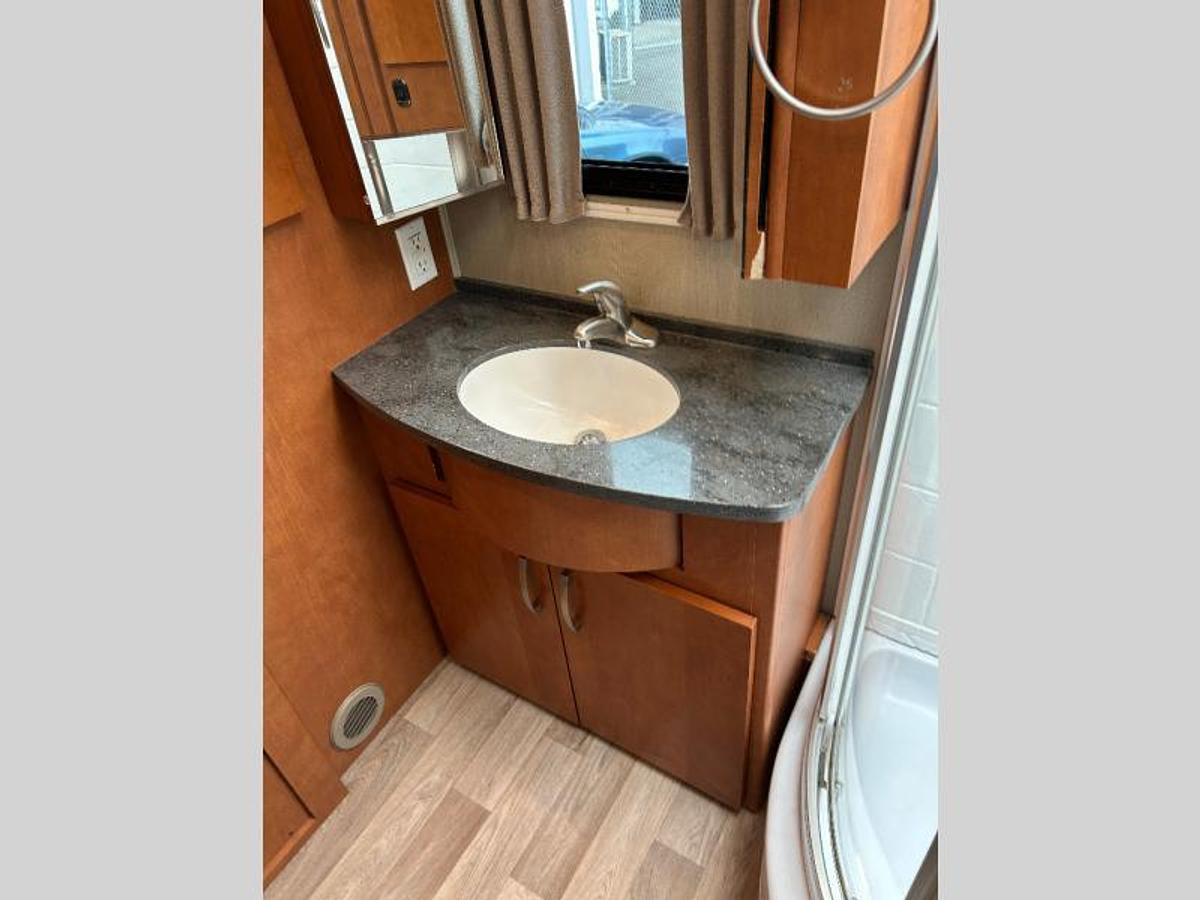 Used Used 2015 Leisure Travel Vans Unity 24MB 24MB