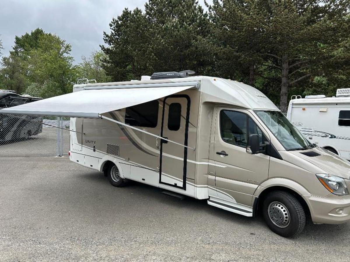 Used Used 2015 Leisure Travel Vans Unity 24MB 24MB