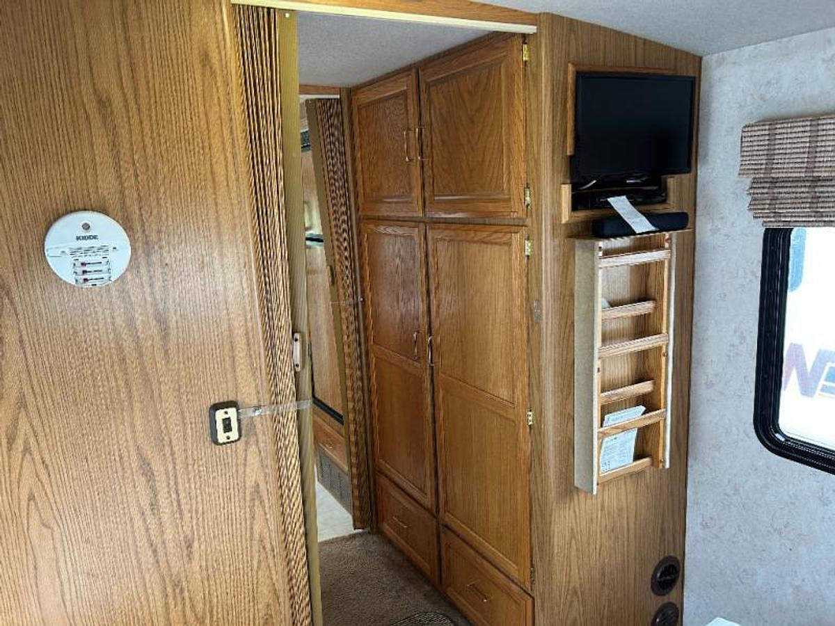 Used Used 1995 Fleetwood RV Bounder 32H