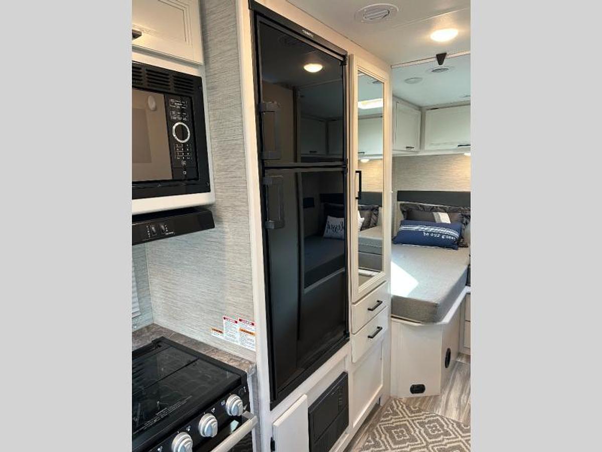 Used Used 2023 Thor Motor Coach Four Winds 25V