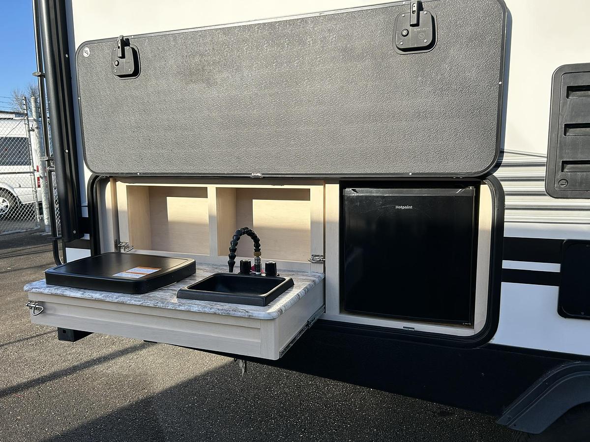 Used 2019 Winnebago Minnie 2201MB