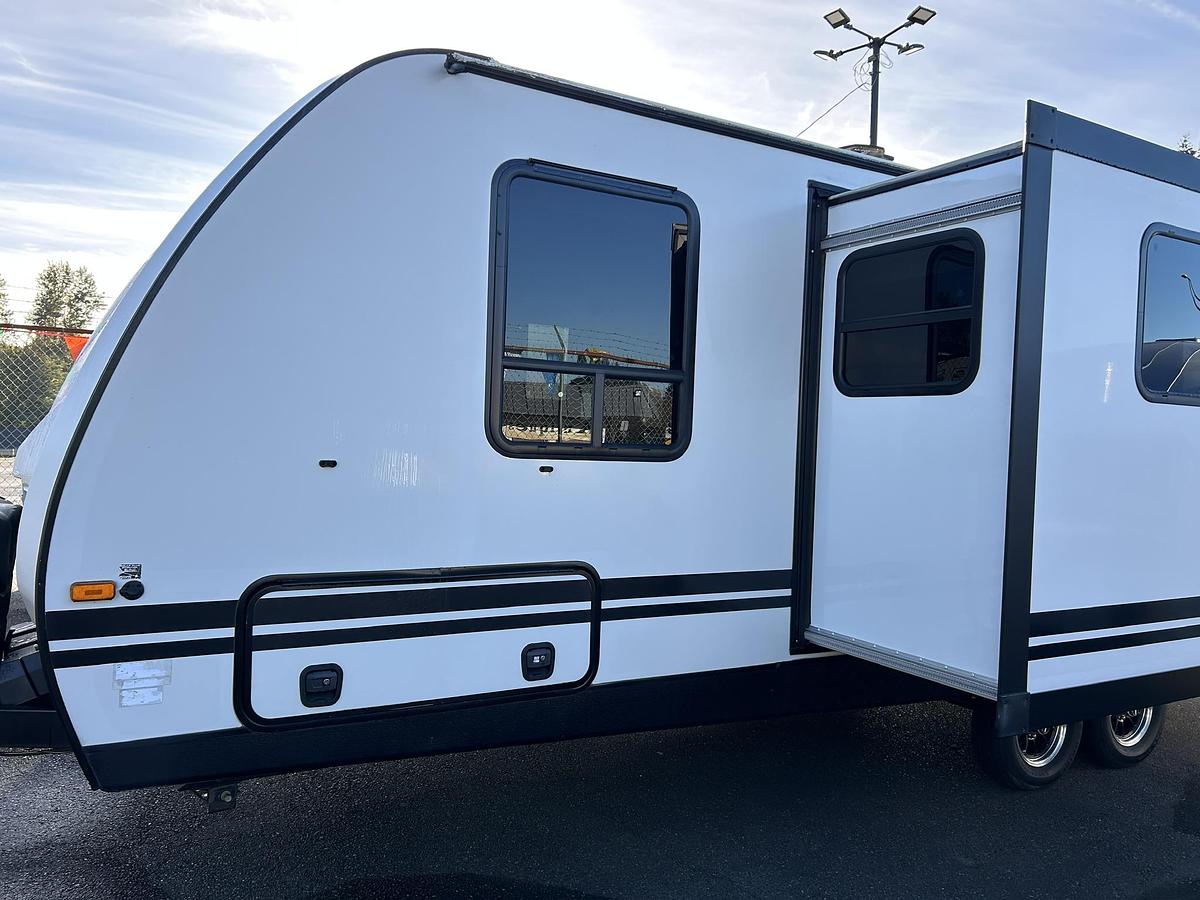 Used 2019 Winnebago Minnie 2201MB