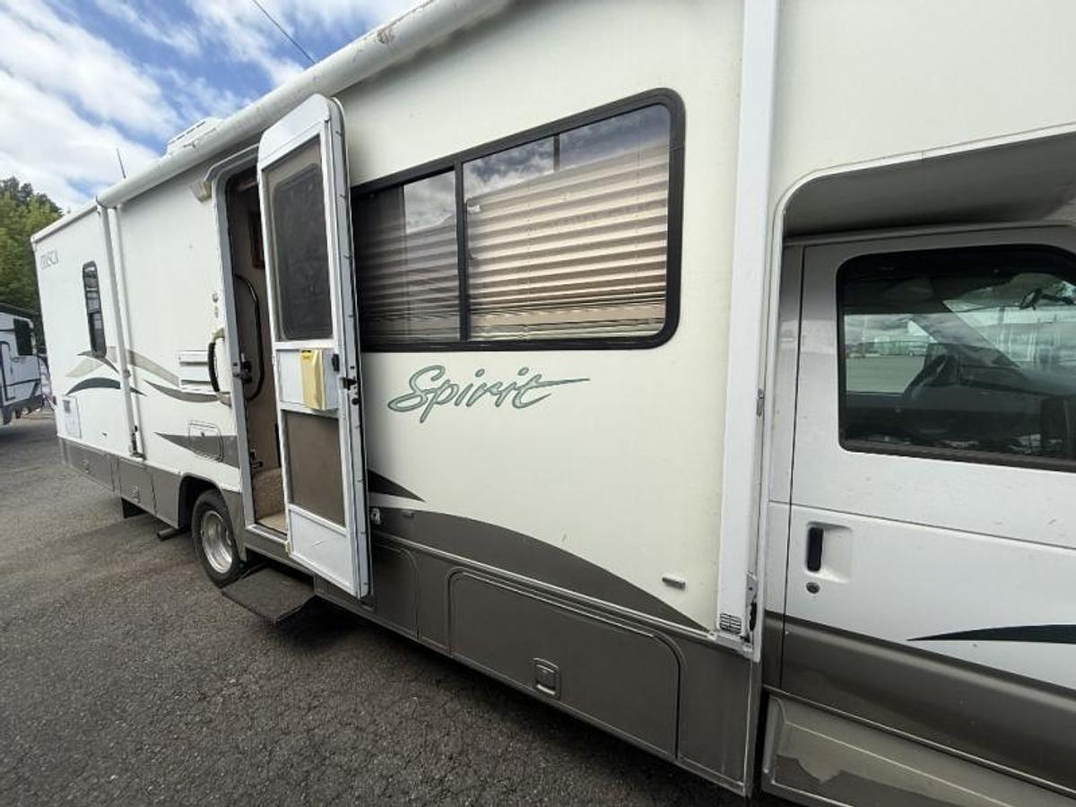 Used Used 2006 Itasca Spirit 29B