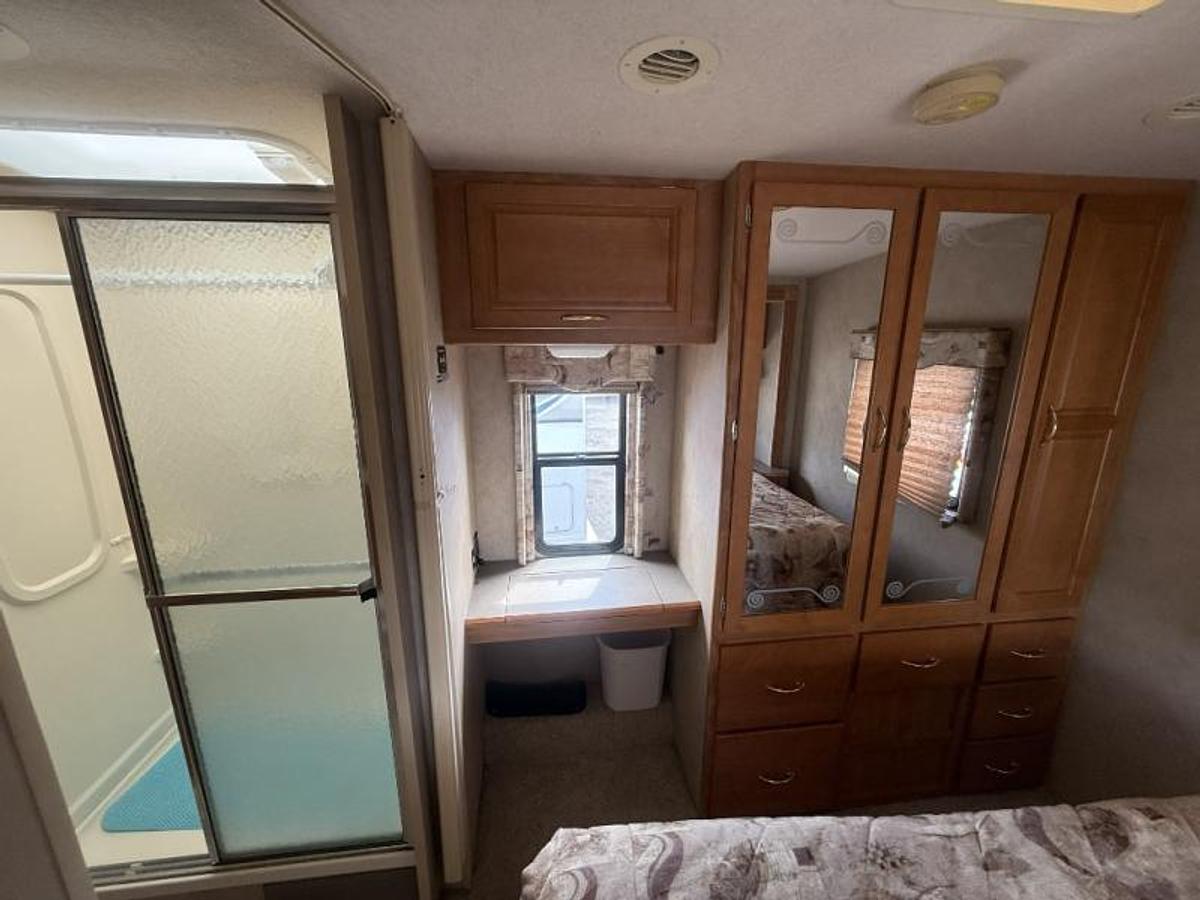 Used Used 2006 Itasca Spirit 29B