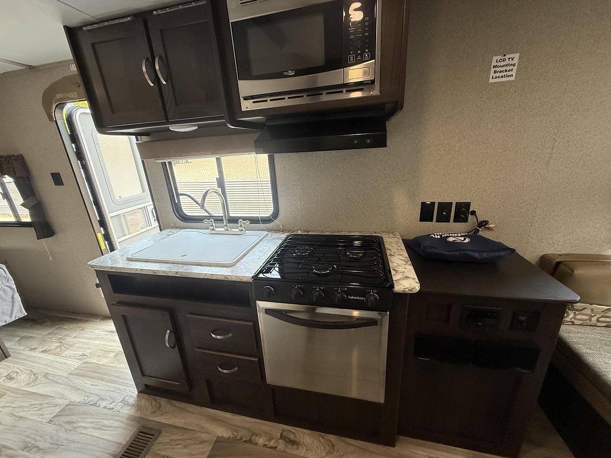 Used 2018 Keystone Springdale 202QBWE