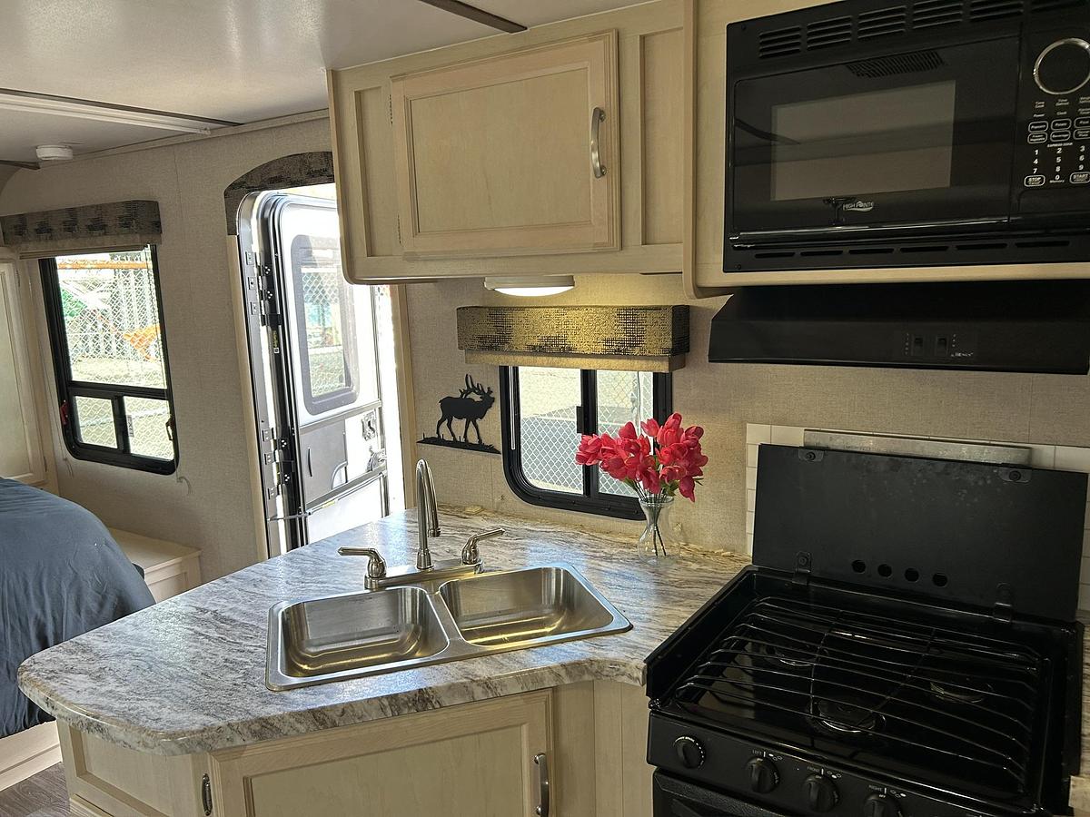 Used 2019 Winnebago Minnie 2201MB