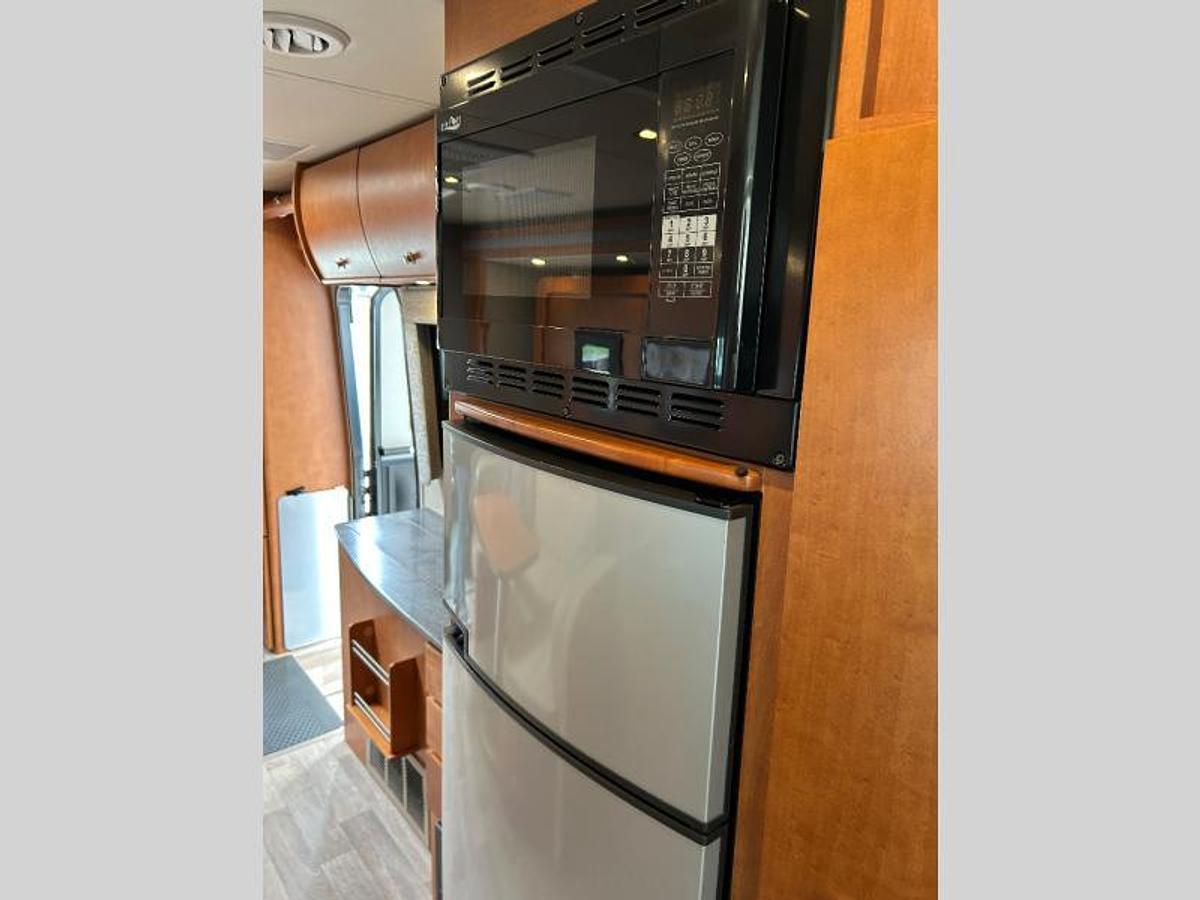 Used Used 2015 Leisure Travel Vans Unity 24MB 24MB
